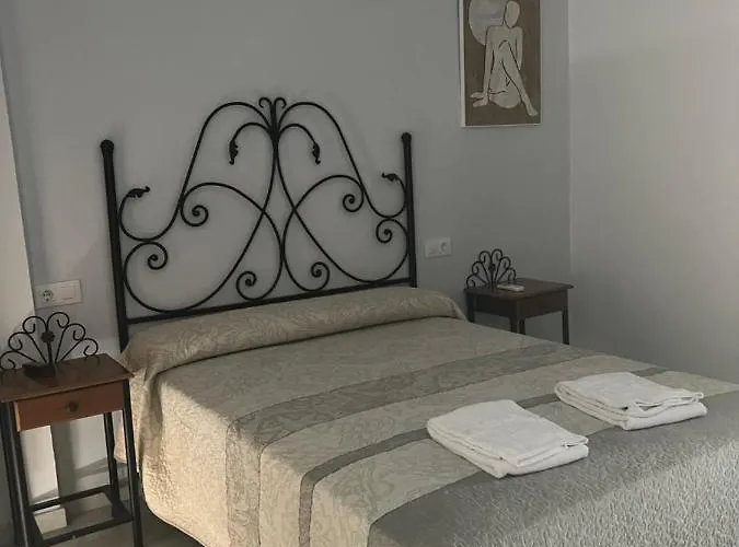 Almanzor בית הארחה