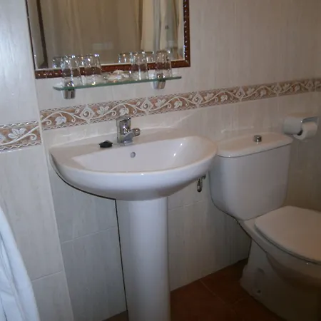 オスタル アルマンソル ゲストハウス *