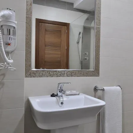 Almanzor Guest house *